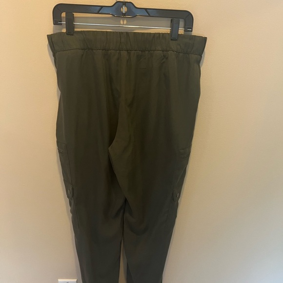Banana Republic Factory Cargo Jogger Green Size Medium - Picture 5 of 7